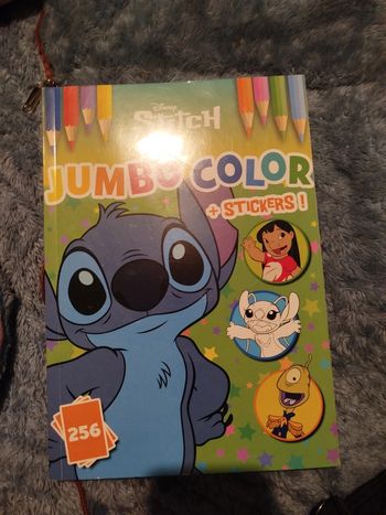 Gros livre de coloriage Disney Stitch