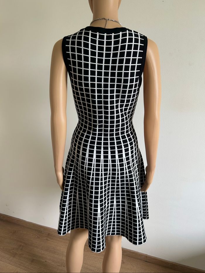 Robe noire et blanche sans manches Molly Bracken taille 2 TBE - photo numéro 5