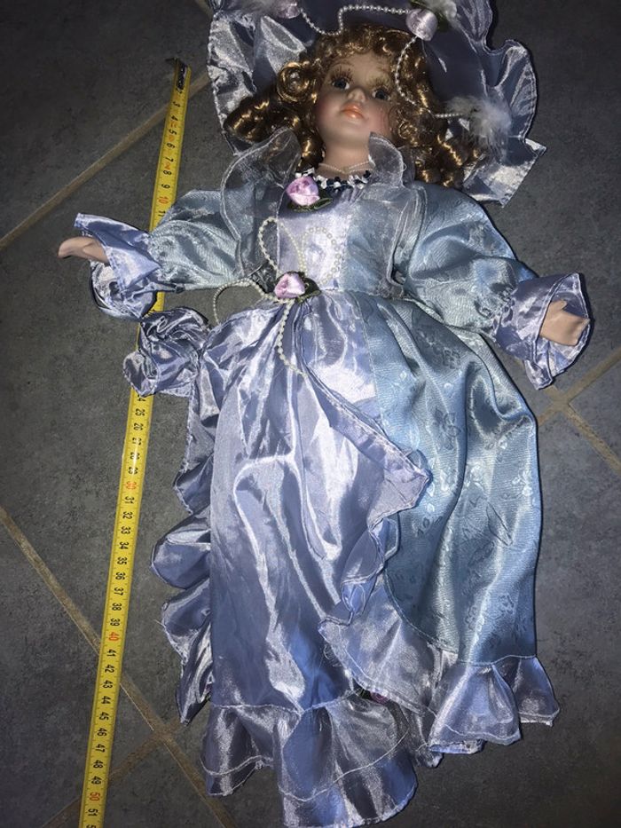 poupée en porcelaine - photo numéro 3