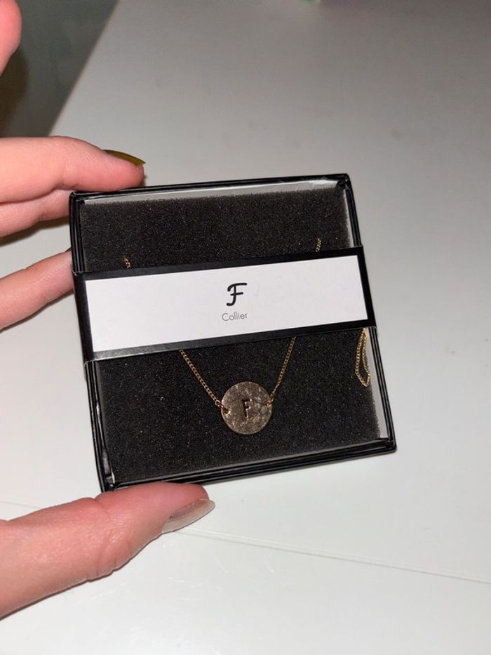 Collier lettre F - photo numéro 2