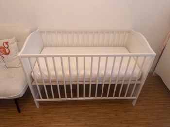Berceau évolutif blanc + matelas  remise main propre uniquement 