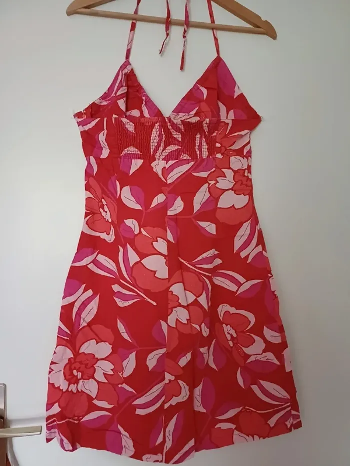 Robe dos nu - photo numéro 3