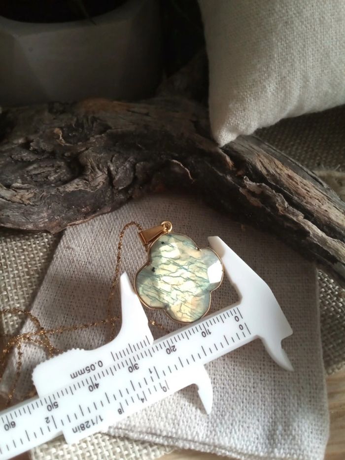 Collier protection et porte bonheur grand trèfle en pierre de labradorite naturelle - photo numéro 2