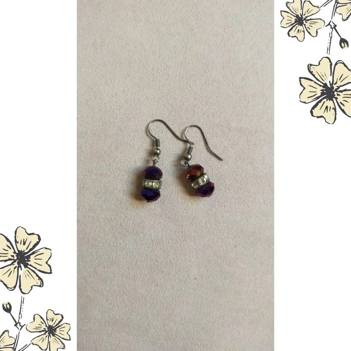 Boucles d’oreilles vintage perles violettes facettées & strass - photo numéro 4