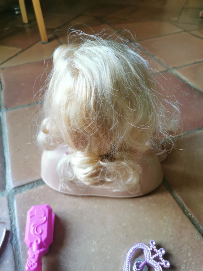 Tête de poupée pour coiffer avec les accessoires jouet - photo numéro 8