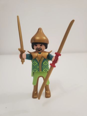 Playmobil Médiéval un Guerrier Samouraï avec casque, épée, sabres très bon état