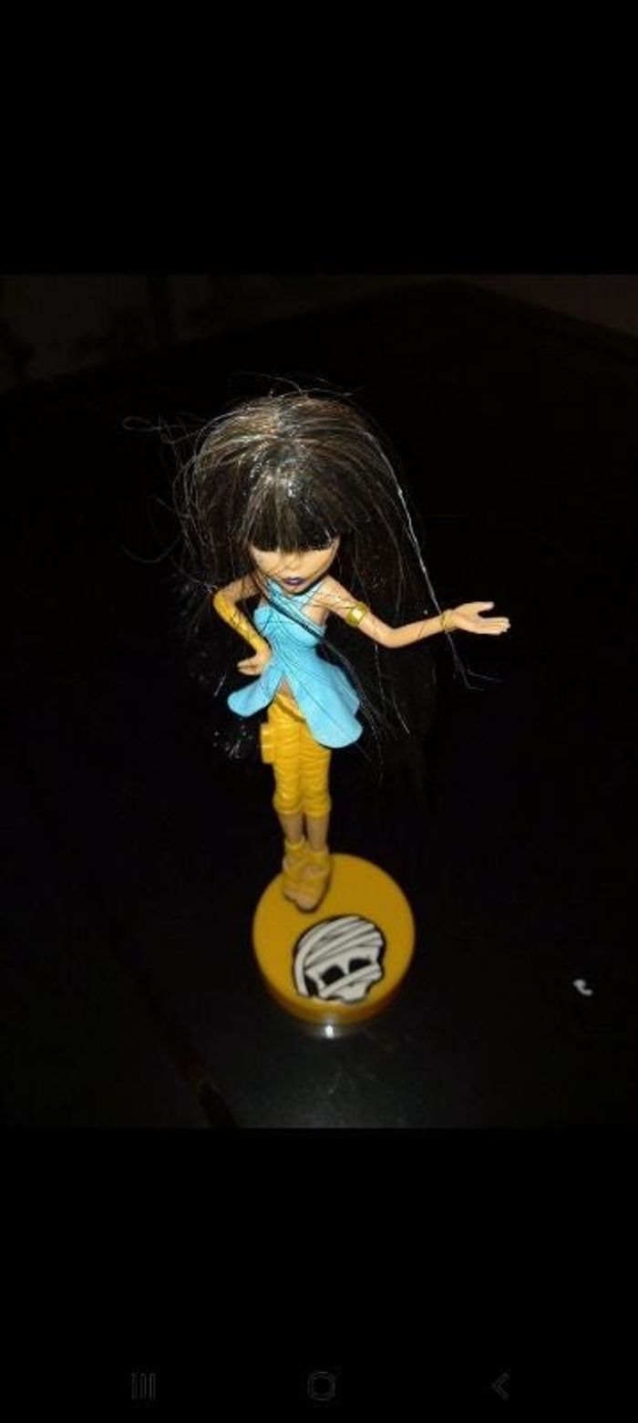 petite poupée monster high