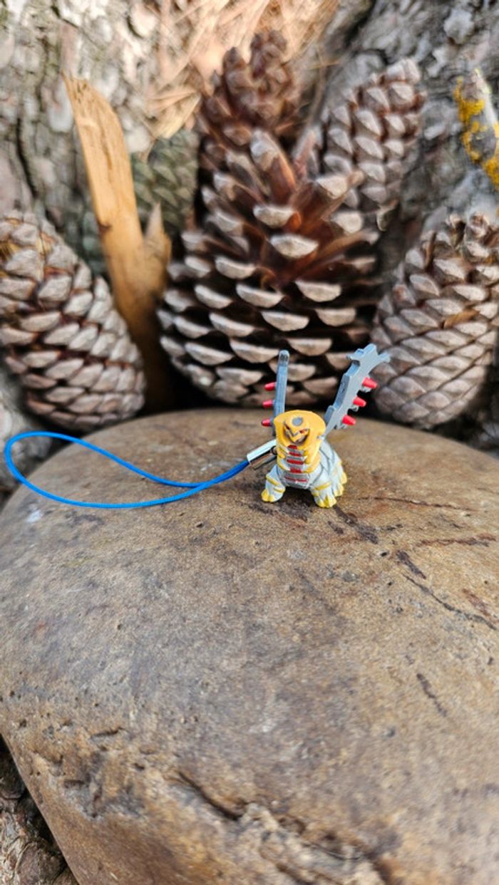 Super petite figurine Pokemon Nintendo Giratina porte clé - photo numéro 2