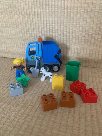 Le camion poubelle 10519 lego duplo