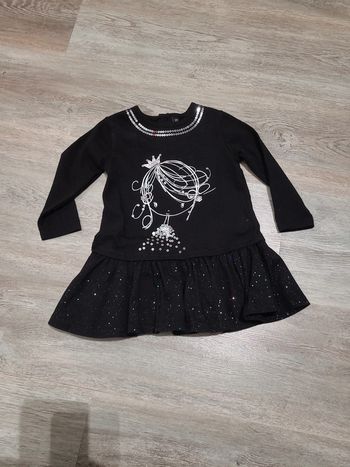 Robe noire à paillettes argent