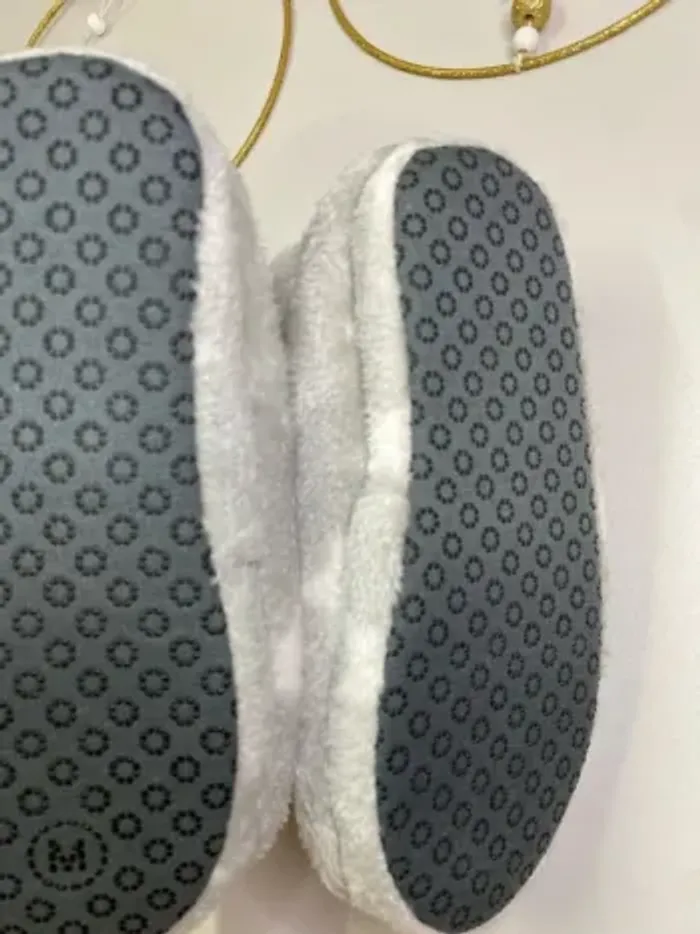 Chaussons fourrés fille (neuf) - Taille 31/32 - photo numéro 4