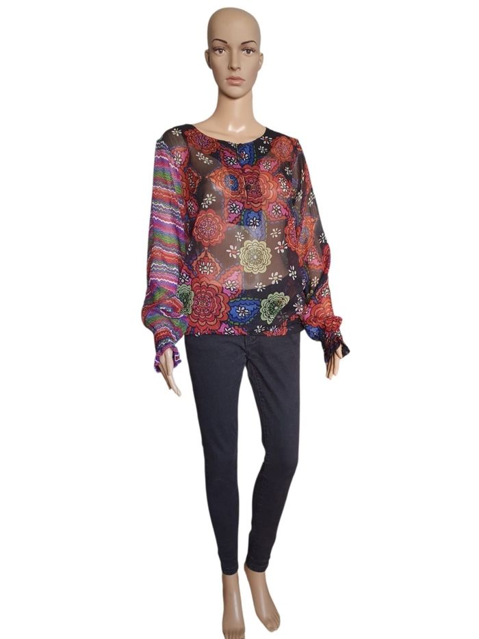 Tunique Voile Transparent Desigual – Imprimé Floral & Portrait Arty
- photo numéro 5