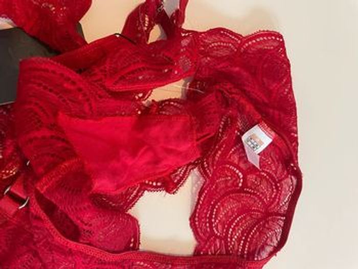 Ensemble en dentelle rouge 75B/M - photo numéro 7