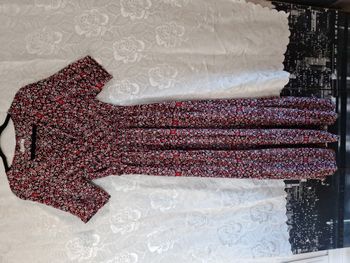 robe longue noire et rouge à fleurs 