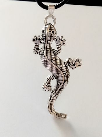 Collier corde de cire + pendentif lézard