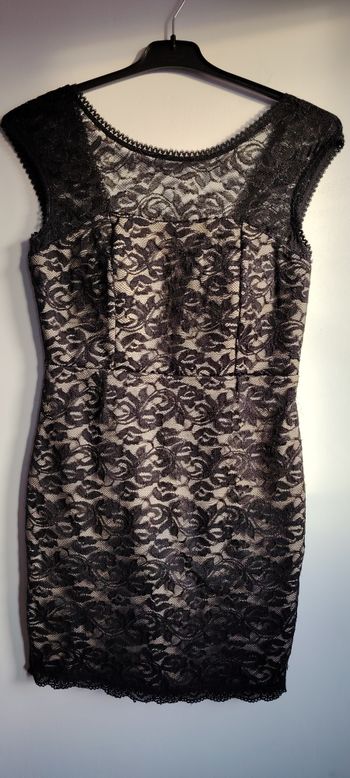 Robe moulante noire en dentelle florale – élégante, chic et stretch – Taille M