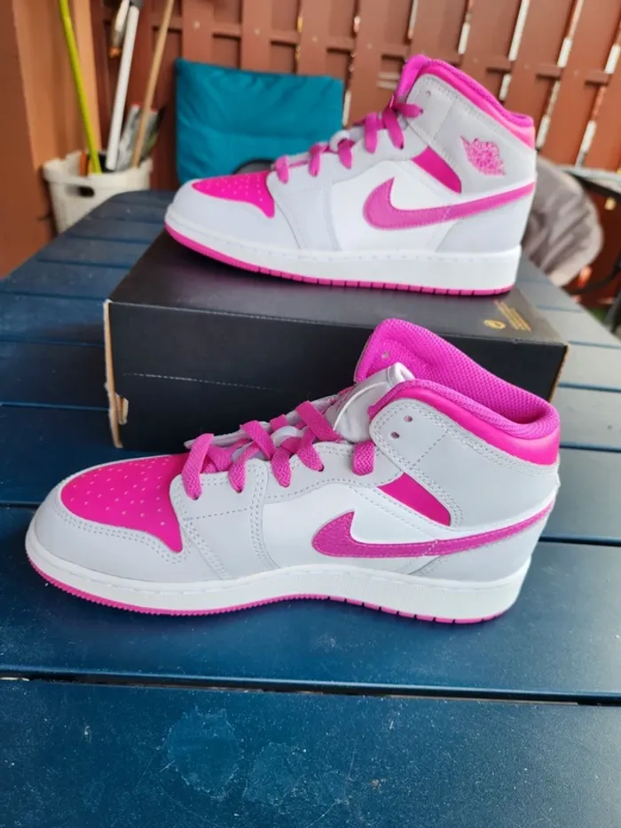 Nike air jordan 1 Mid femme fille Taille 37,5 neuves - photo numéro 3