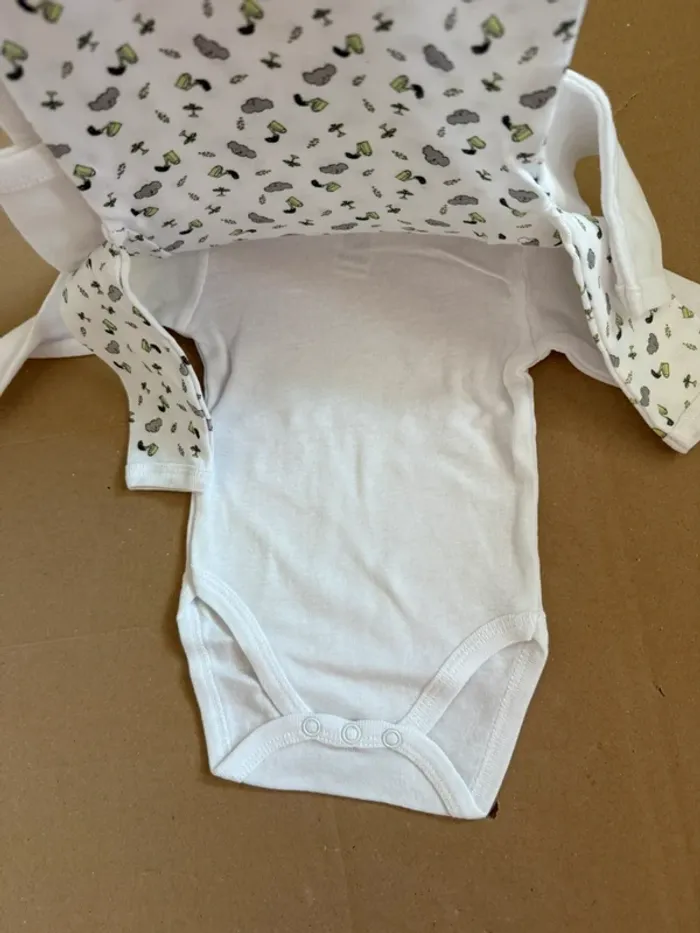 Lot de 3 bodies 3 mois - photo numéro 4