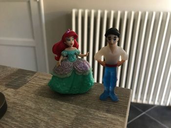 Figurine princesse ariel et Éric la petite sirène disney