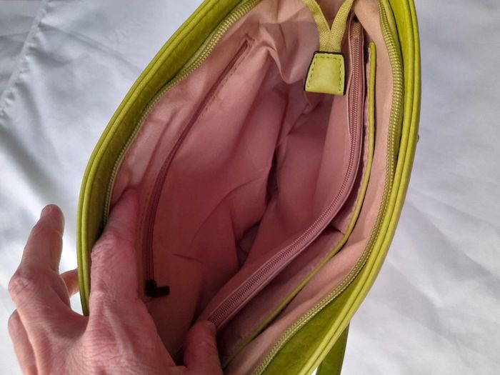 Sac bandoulière vert anis neuf avec étiquette - photo numéro 3