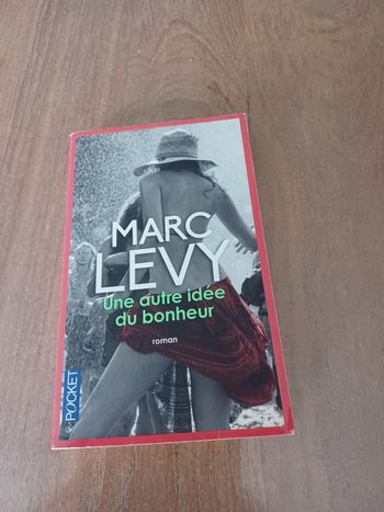 Livre de poche Guillaume Musso. " une idée du bonheur "