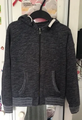Gilet gris chiné 10 ans