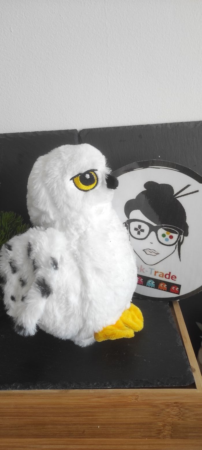 Peluche hedwige Harry Potter wizarding world chouette blanc noir jaune Doudou