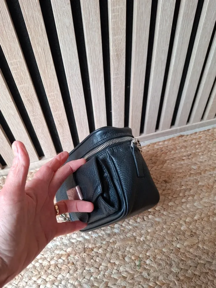 Petit sac noir bandoulière chaîne argentée. - photo numéro 7