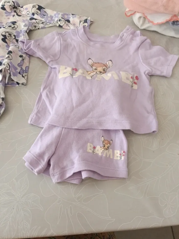 Lot 2 pyjamas Disney et 2 attaches tétines - photo numéro 3