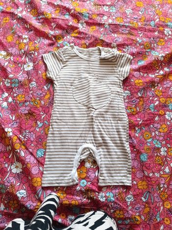 Combishort rayé taille 12 mois