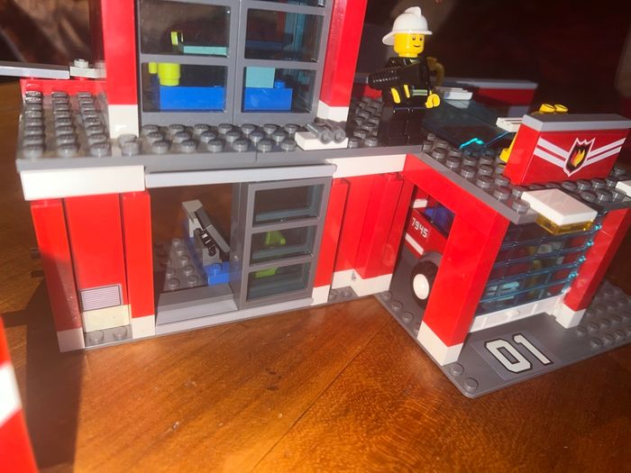 Lego caserne des pompiers 7945 - photo numéro 6