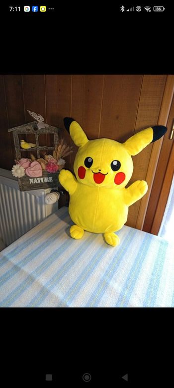 Peluche pikachu
