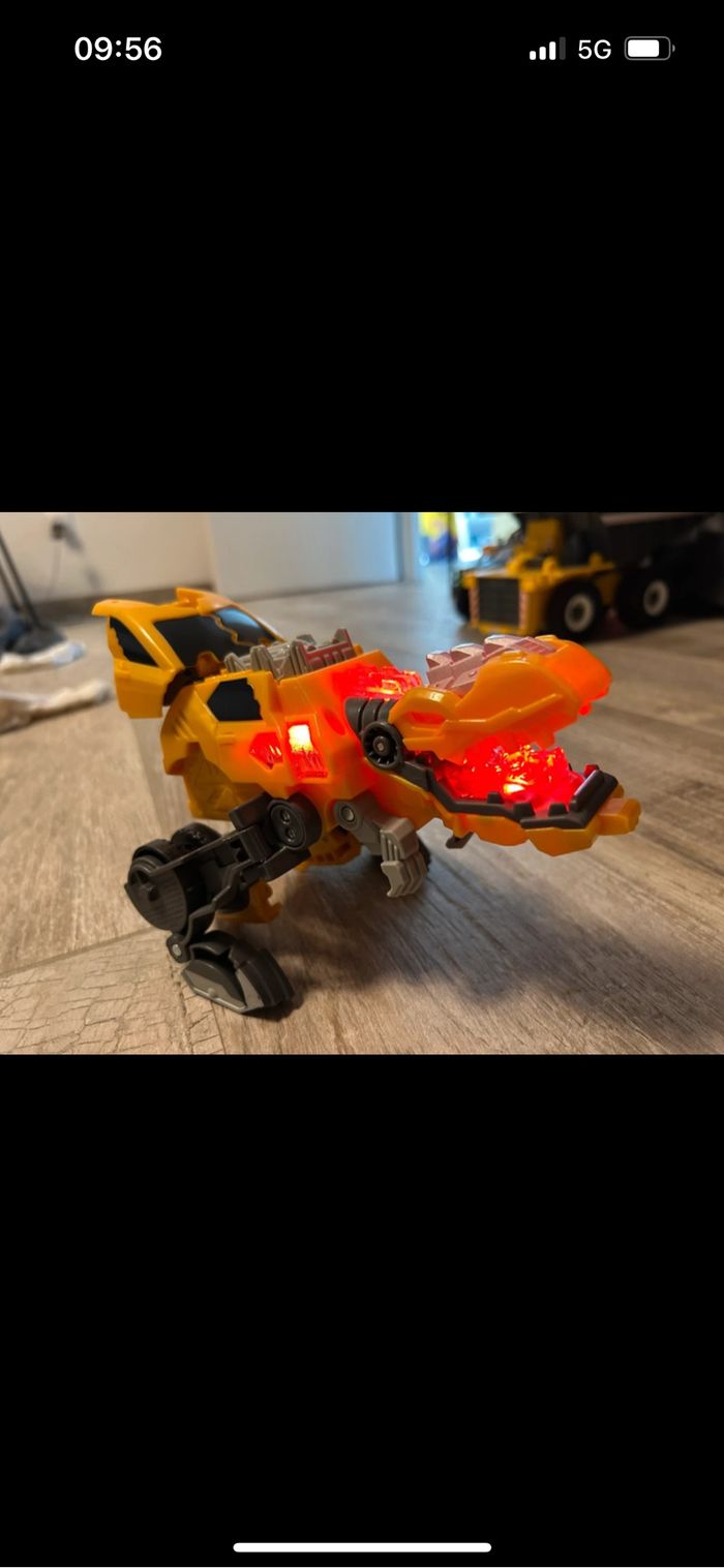 VTech - Switch & Go Dinos Crash, Dinosaure Zyrex, Le T-Rex Transformable en Voiture de Rallye - photo numéro 7