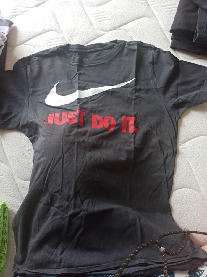 Tee shirt