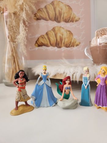 Figurines tonies disney les princesses cendrillon, Vaiana, raiponce, la reine des neiges elsa et ariel la petite sirène 