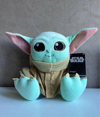 Peluche Grogu star wars big feet Disneyland neuf