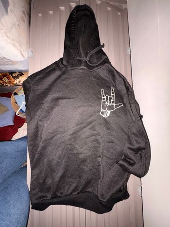 Pull noir