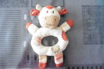 Hochet vache peluche