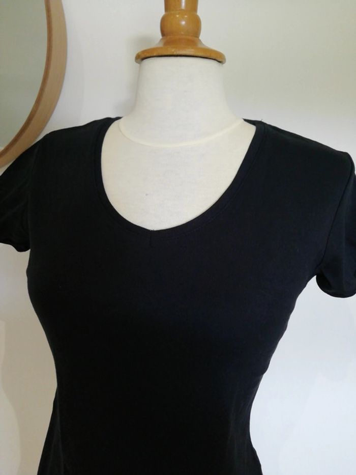 Tee-shirt noir - photo numéro 2