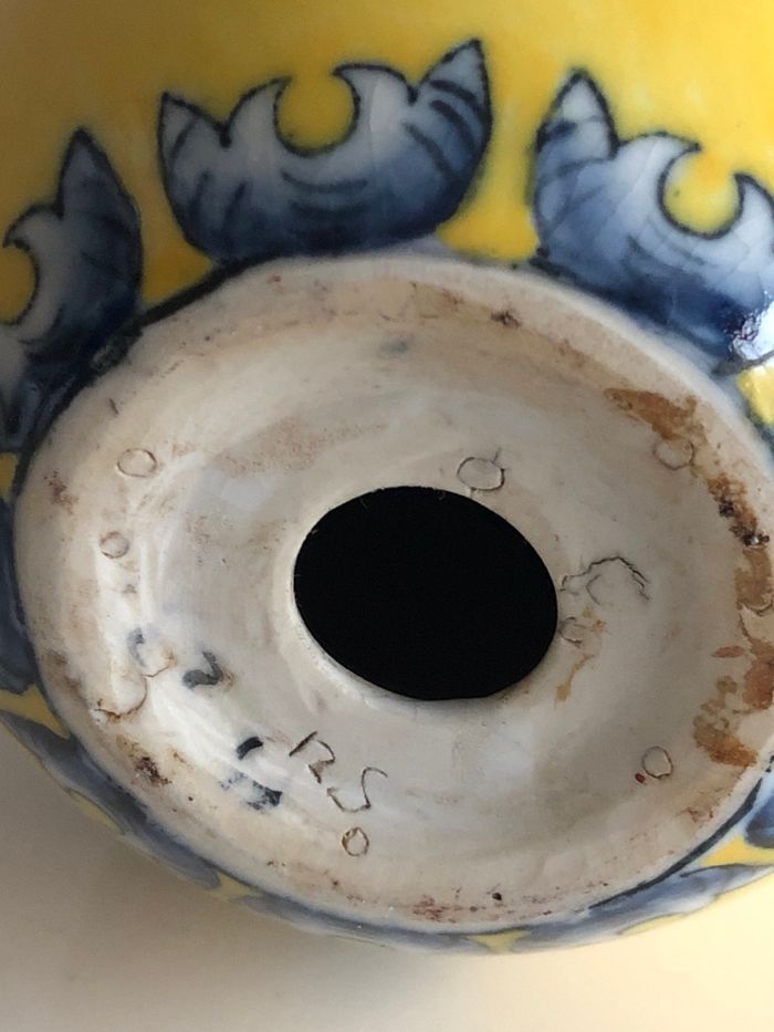 Œuf céramique , porcelaine de 17 cms de hauteur , motifs angelots - photo numéro 3