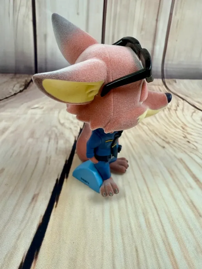 Figurine authentique Disney Japon Zootopie Nick Wilde Fluffy Puffy - tenue de policier - photo numéro 11