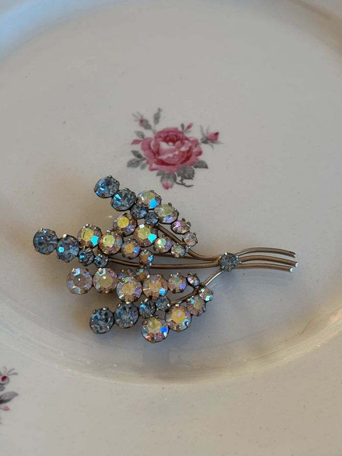 Broche avec cristaux