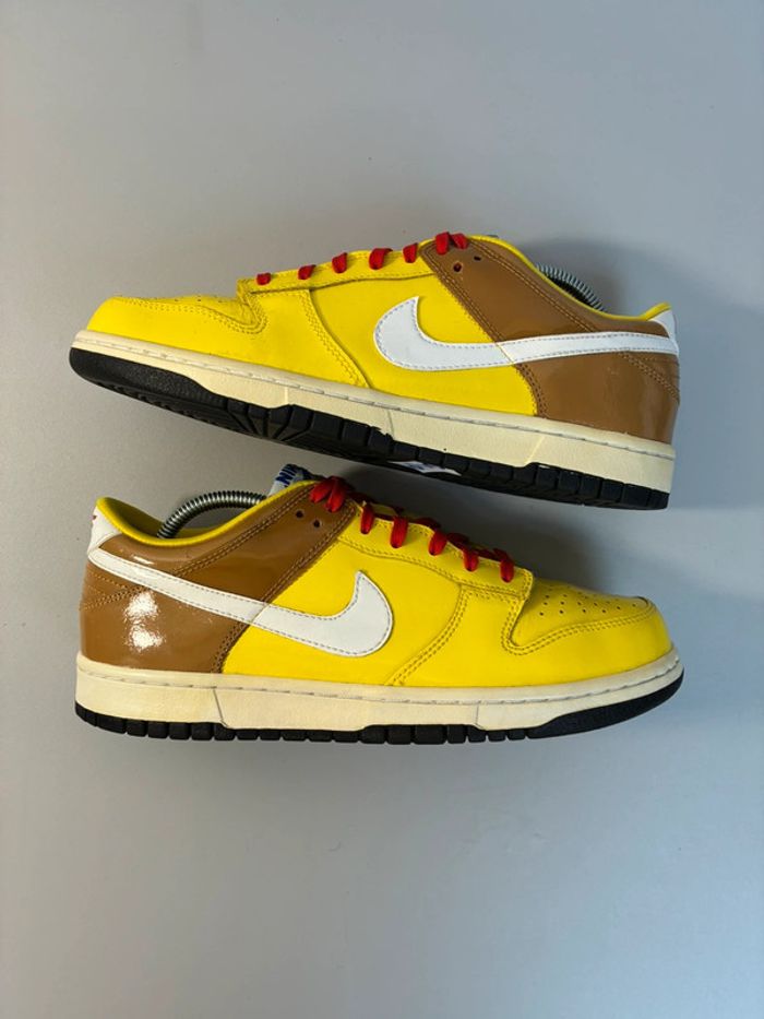 Baskets Nike Dunk low spongebob jaune marron pointure 39 très bon état - photo numéro 2