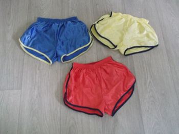 Short satiné divers coloris taille 14 ans NEUF