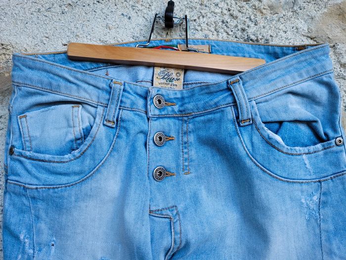 Superbe jeans 👖 Please effet délavé, troué avec dentelle taille Medium (38/40) - photo numéro 3