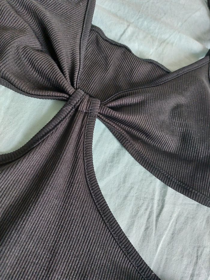 Robe noir ouverte - photo numéro 2
