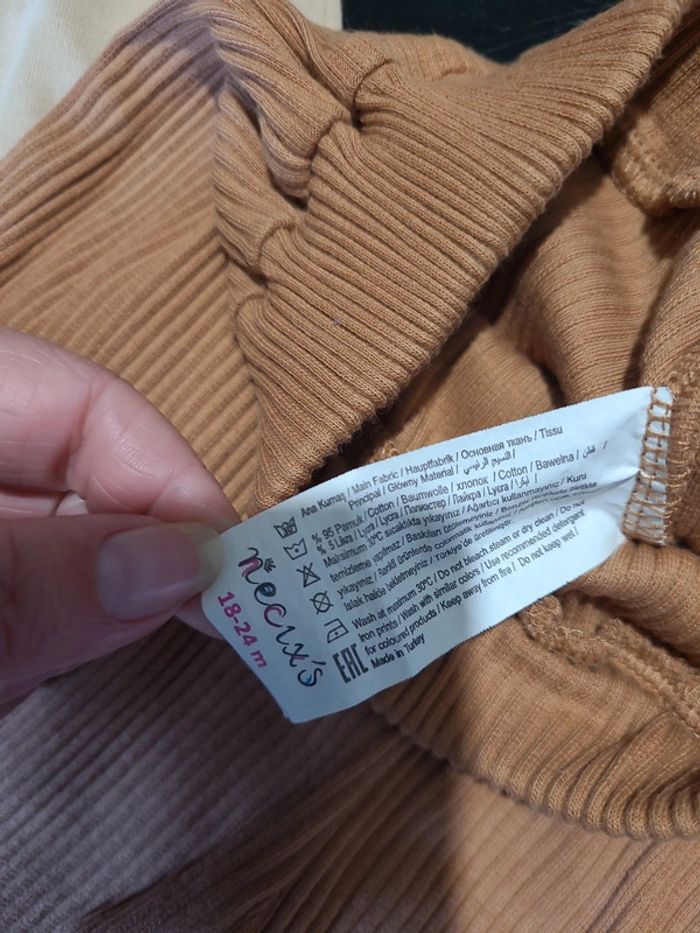 Pull beige et leggings - photo numéro 5