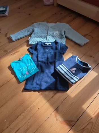 Lot se 4 vetements 12 mois.