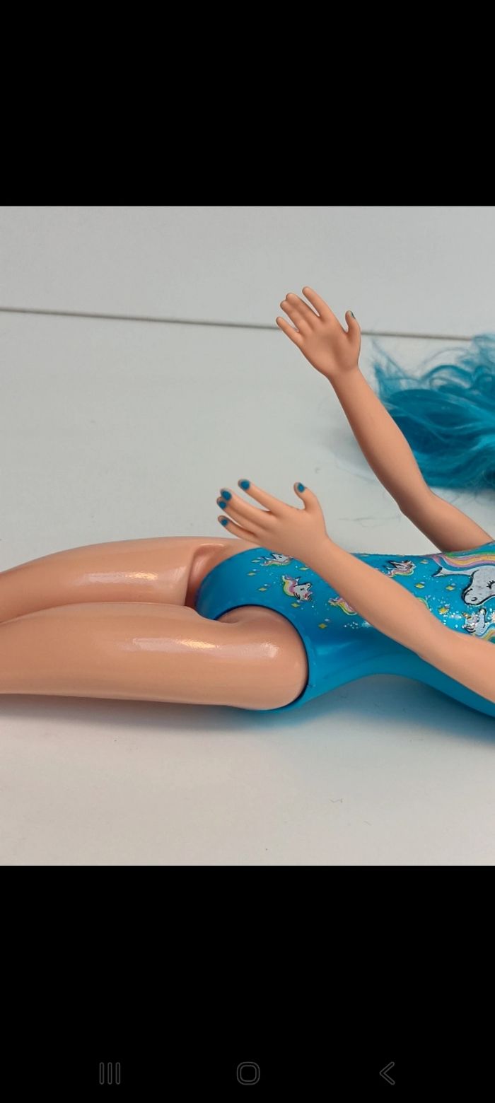 Poupée mattel barbie Color Reveal série 7 cheveux bleu hcc72
Poupée et ensemble compris - photo numéro 8