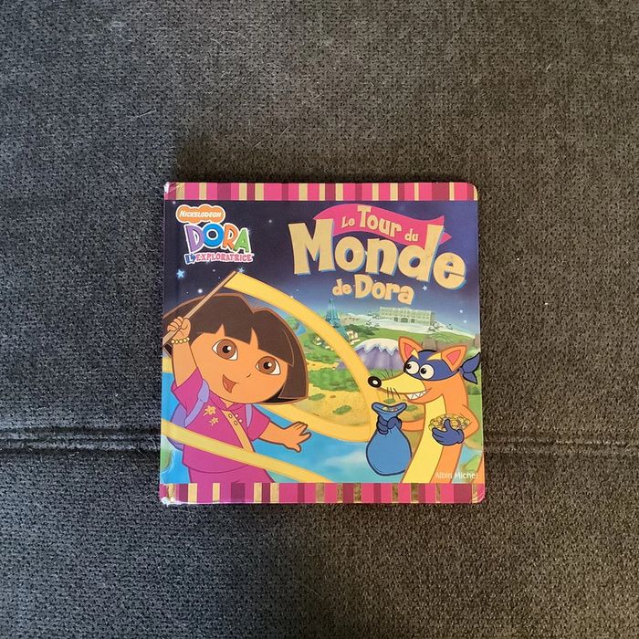 Livre le tour du monde de Dora